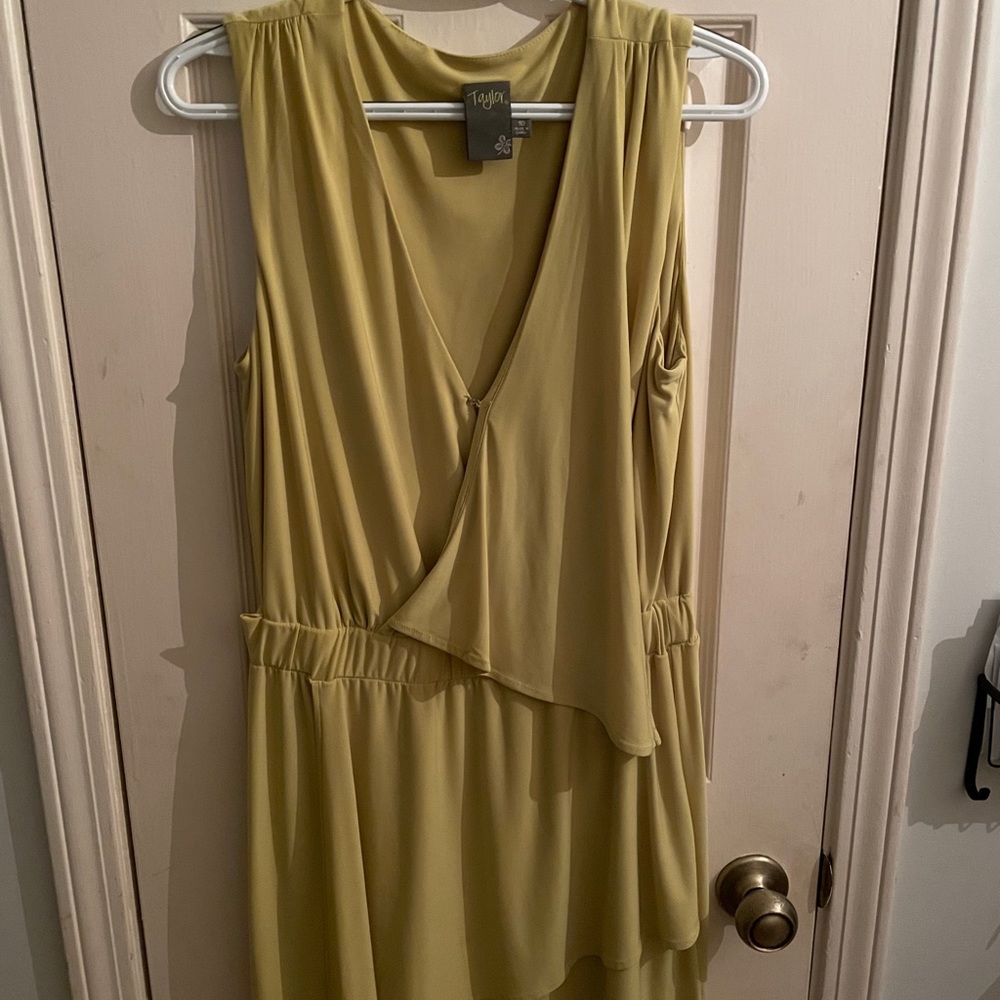 Short party dress by Taylor
